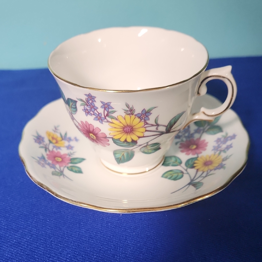 White and Gold Elegant Dining Mugs